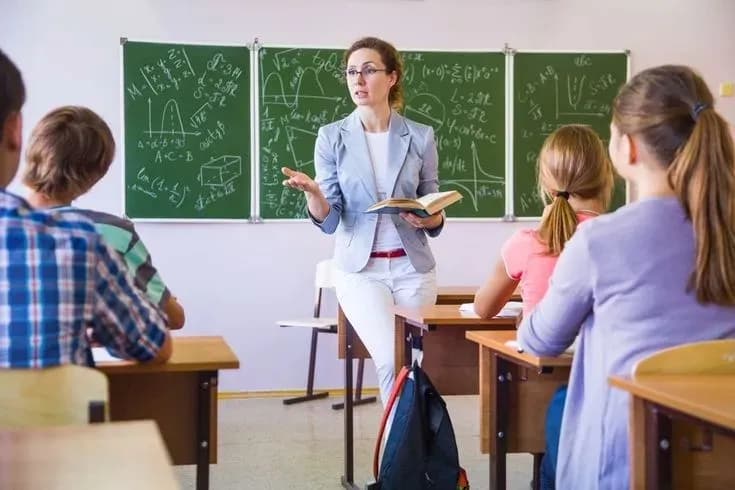 Rüyada Öğretmen Görmek – Bilgi, Değerlendirilme ve İçsel Otorite