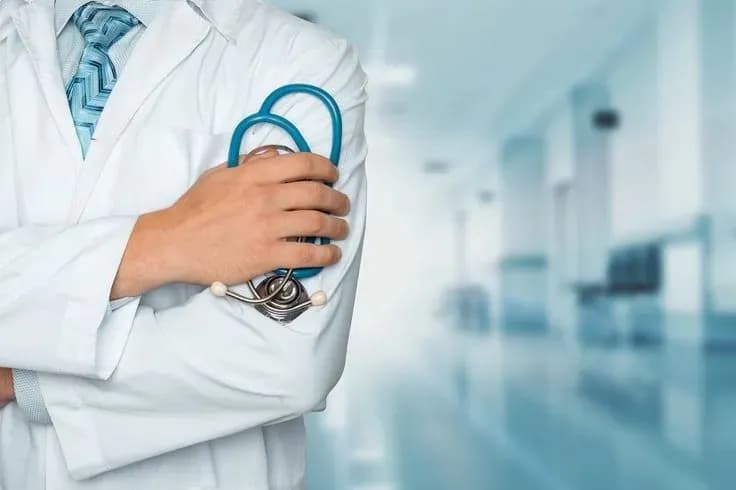 Rüyada Doktor Görmek – Şifa, Farkındalık ve Duygusal İyileşme