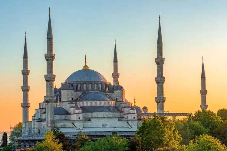 Rüyada Camiye Gitmek – Arınma, Sığınma ve Sessiz Yaklaşım