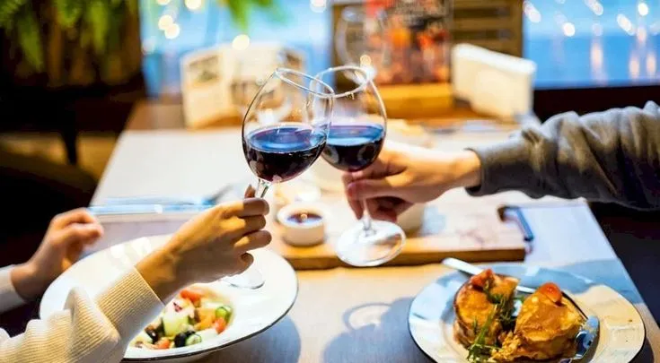 Rüyada Alkol Tüketmek: Kaçış, Bastırılmış Arzular ve Sınırların Silinmesi