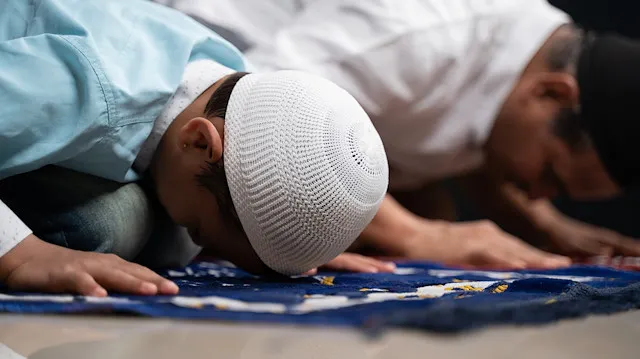 Rüyada Namaz Kılmak – Yön Bulma, Arınma ve İç Huzur